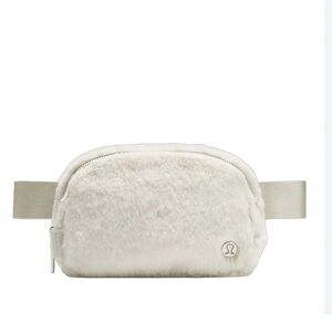 NWT Lululemon Soft Plush Fleece Everywhere Belt Bag 1L in Bone White / Silver